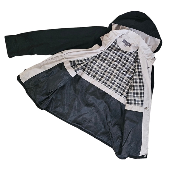 Liz Claiborne rain jacket with hood. Large - Picture 3 of 7